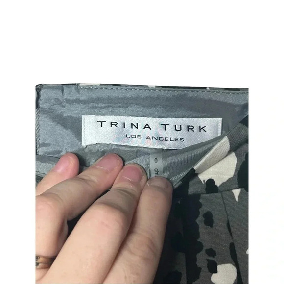 1661. TRINA TURK PENCIL KNEE LENGTH SKIRT BLACK/GRAY/WHITE IN COLOR SIZE 0 - Picture 5 of 9